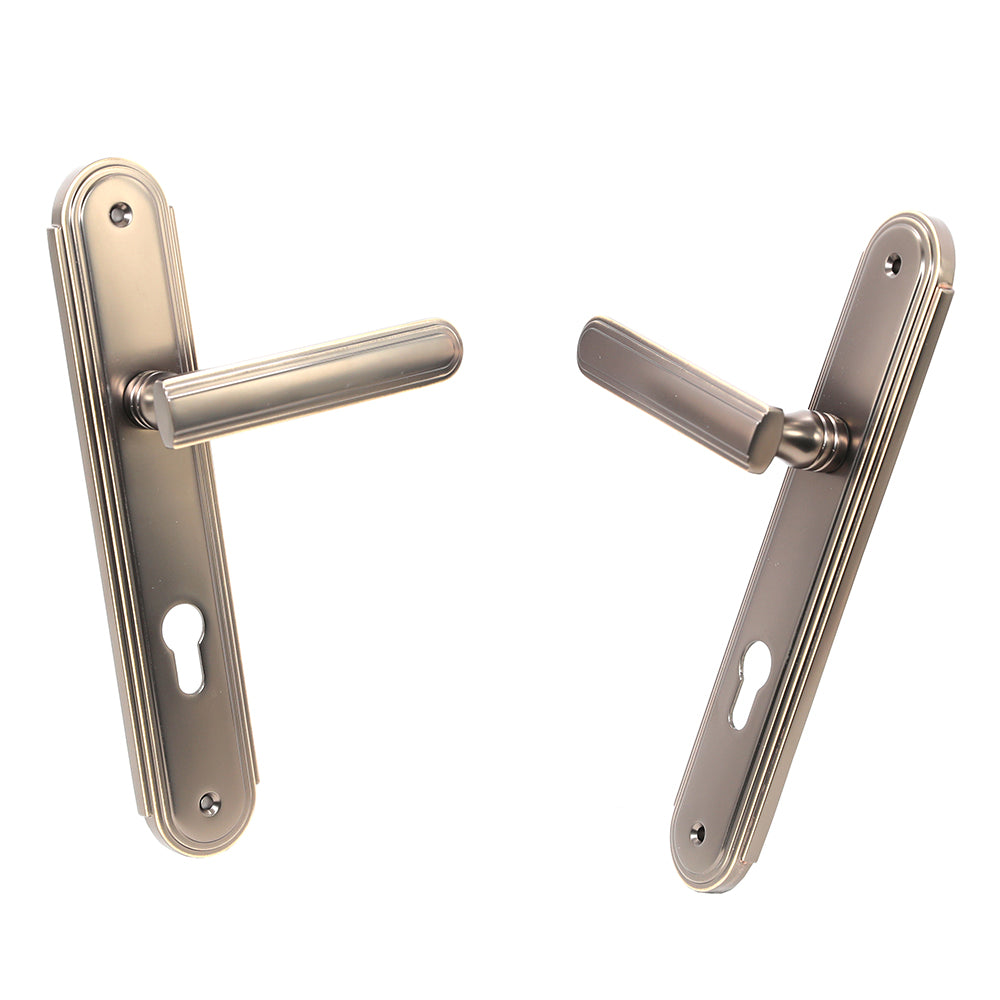 Magadandagi mast pornoning yashirin kamera tasvirlari Rus strapon video