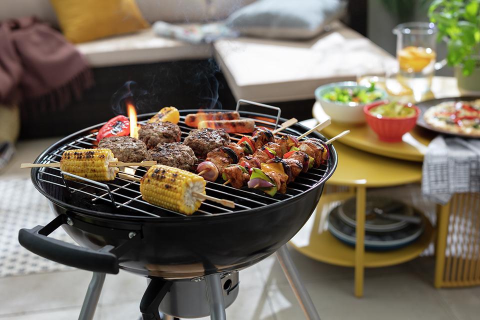 0721-m0014-m007-m050-asym-m008-m022-choosing-the-best-bbq-9405936.jpg